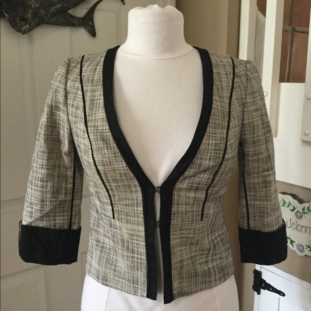 The Limited Collection Short Jacket - Picture 4 of 7